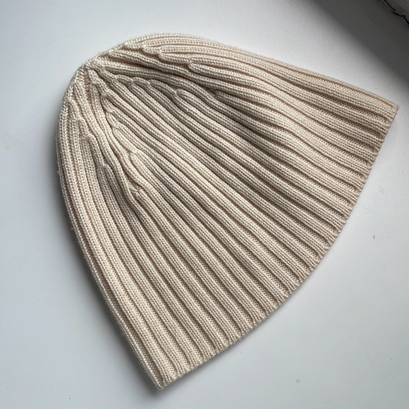 Prada toque. - Picture 2 of 3